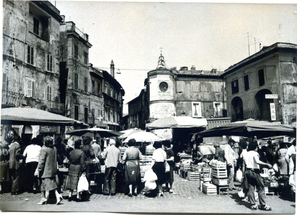 Piazza Rivarola, 19 maggio 1982, foto Roberto Borgia.